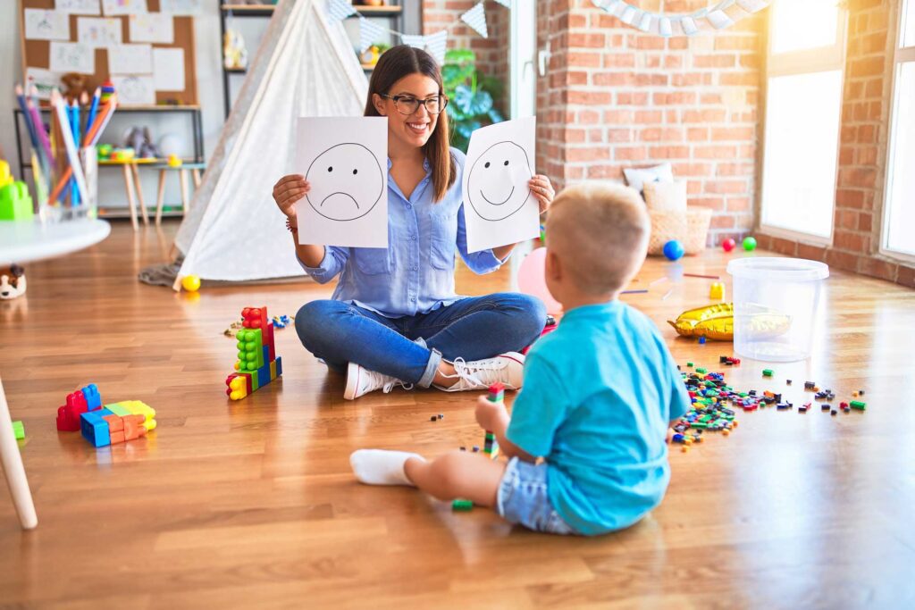 ارتباط با کودک از طریق بازی و تست در جلسه مشاوره کودک